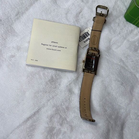 VTG Fossil F2 Gold Tone Rectangle Dial Date Indicator Crystal Accent Watch - Picture 11 of 14